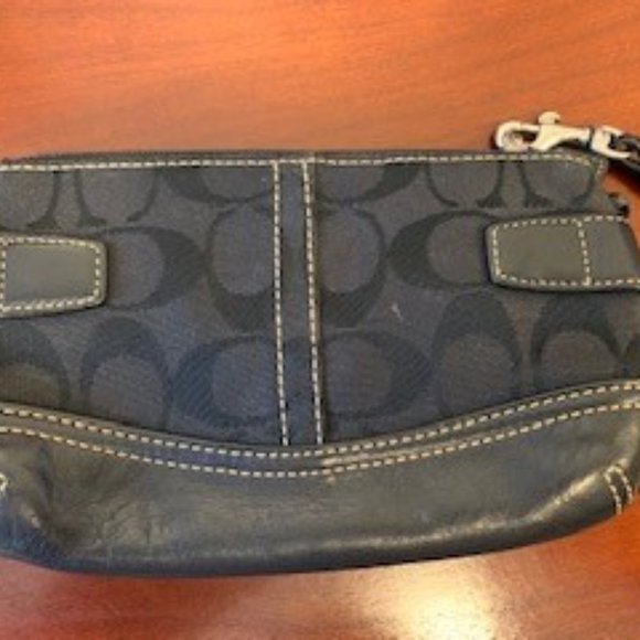 Coach wristlet - Picture 2 of 4